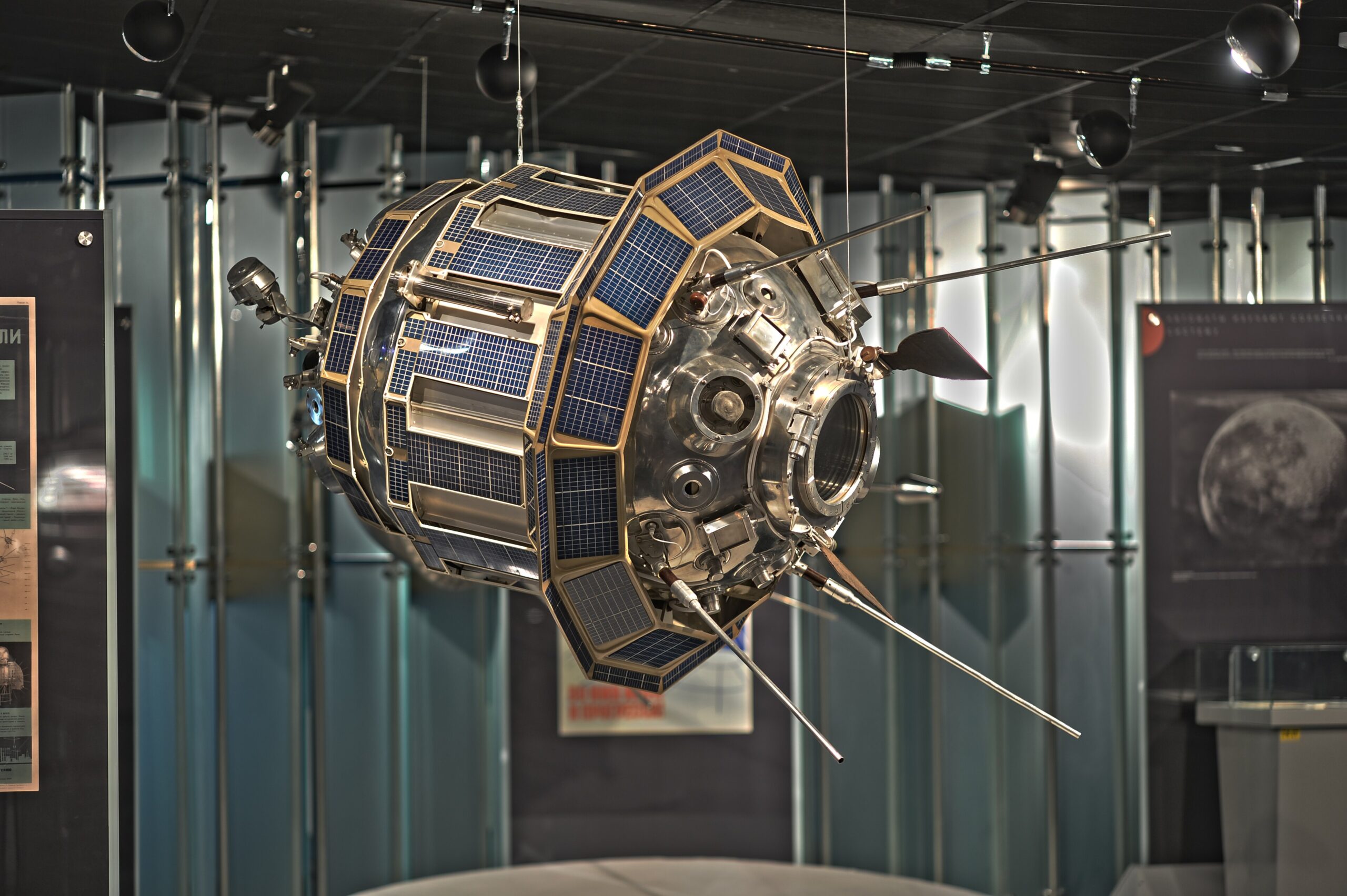 Daily Tech History: October 7, 1959 โ Luna 3 Photographs the Moon’s Far Side